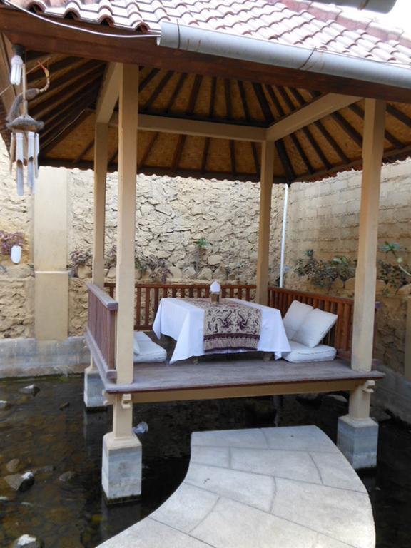 Barong Cafe Bungalow And Restaurant Amed Esterno foto
