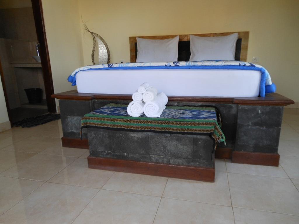 Barong Cafe Bungalow And Restaurant Amed Esterno foto