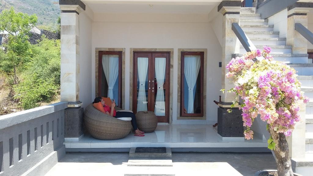 Barong Cafe Bungalow And Restaurant Amed Esterno foto