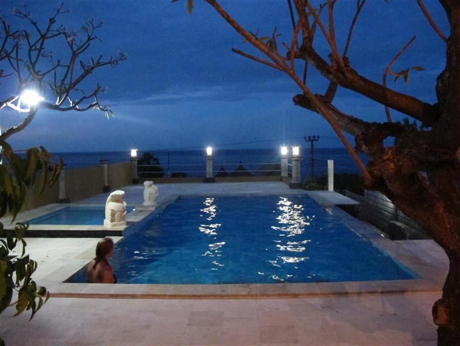 Barong Cafe Bungalow And Restaurant Amed Esterno foto