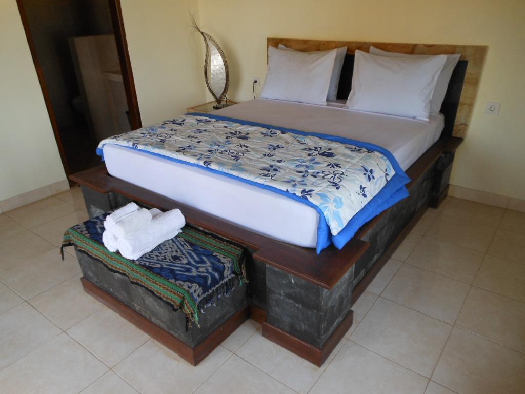 Barong Cafe Bungalow And Restaurant Amed Esterno foto