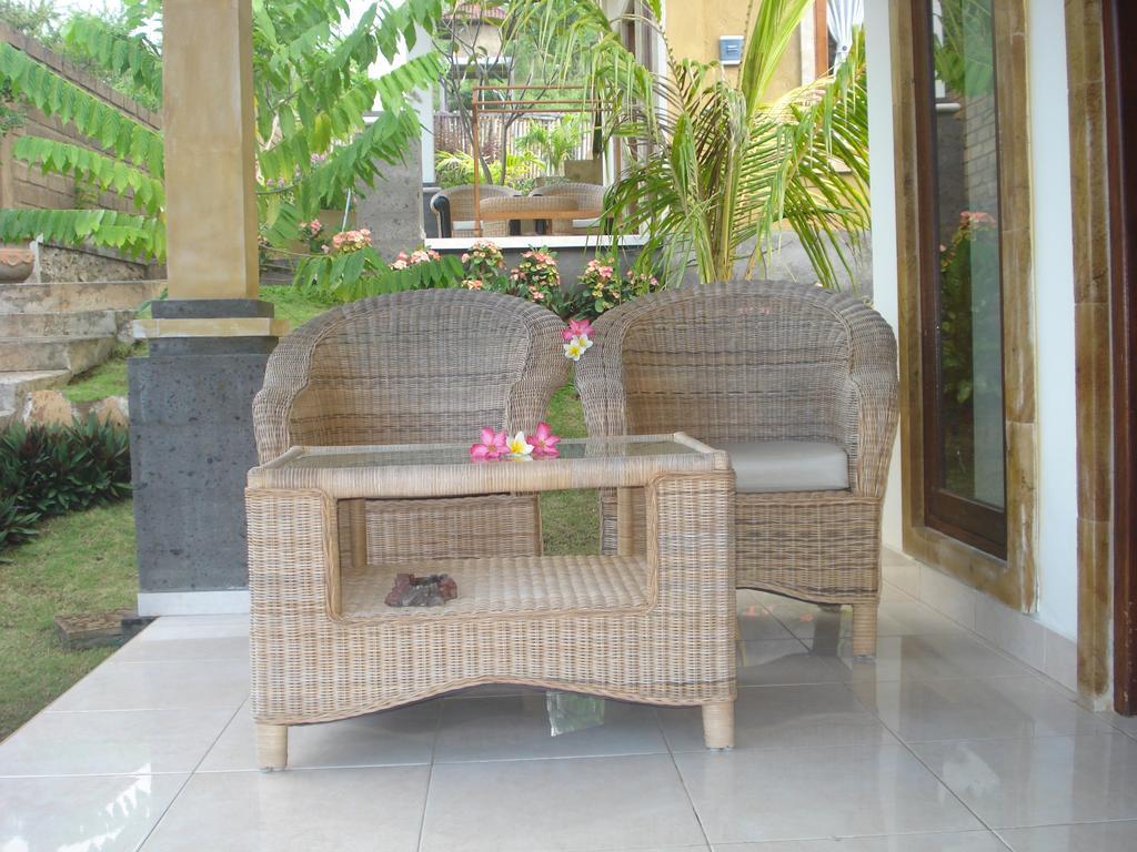 Barong Cafe Bungalow And Restaurant Amed Esterno foto
