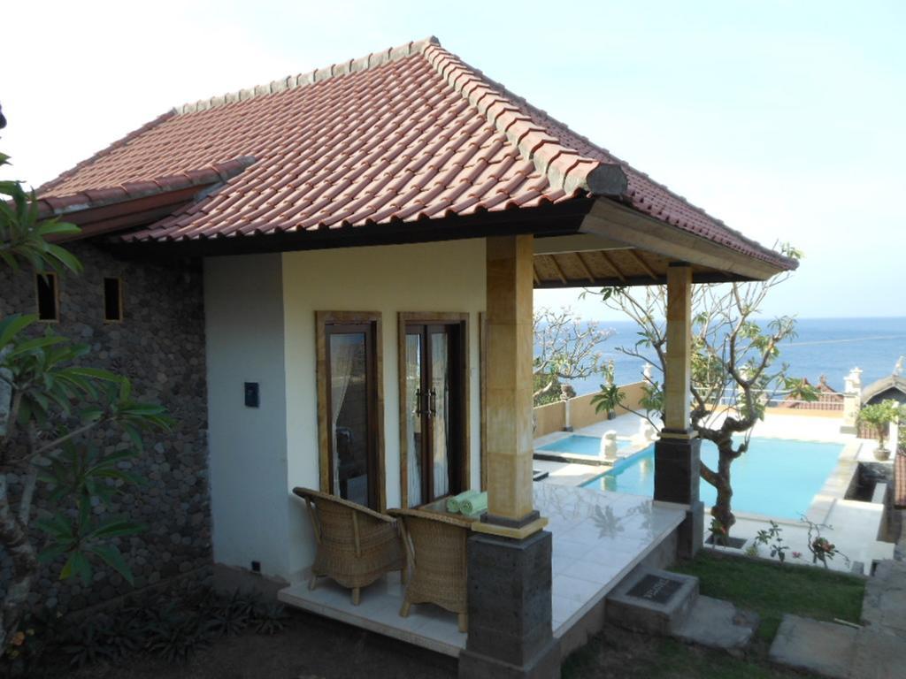 Barong Cafe Bungalow And Restaurant Amed Esterno foto