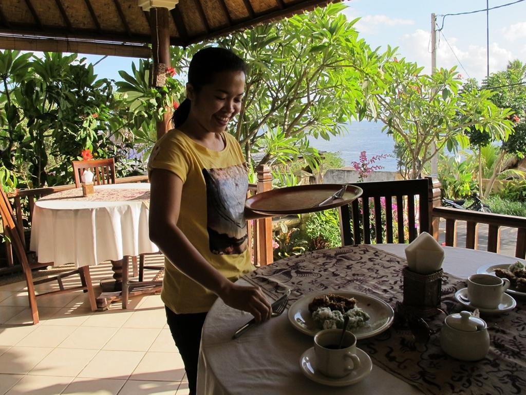 Barong Cafe Bungalow And Restaurant Amed Esterno foto